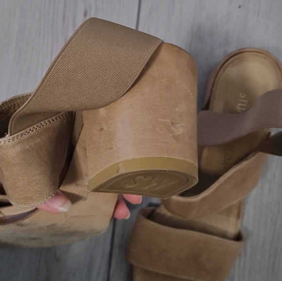 Stuart Weitzman Leather Heels - Picture 3 of 6